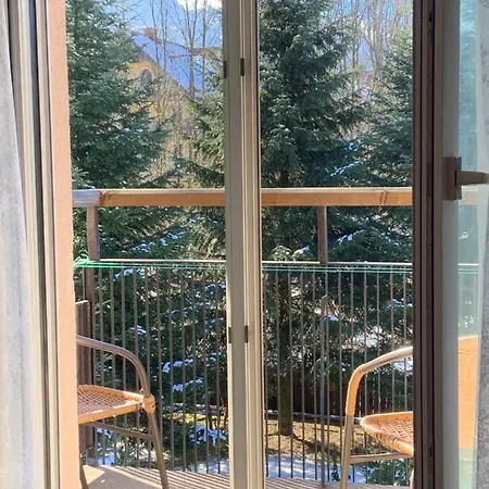 Ow Jaskolka 3* זקופאנה